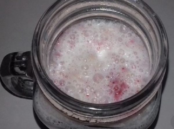 Keto Strawberry Milkshake Without Dairy, Sugar, and Fruit!