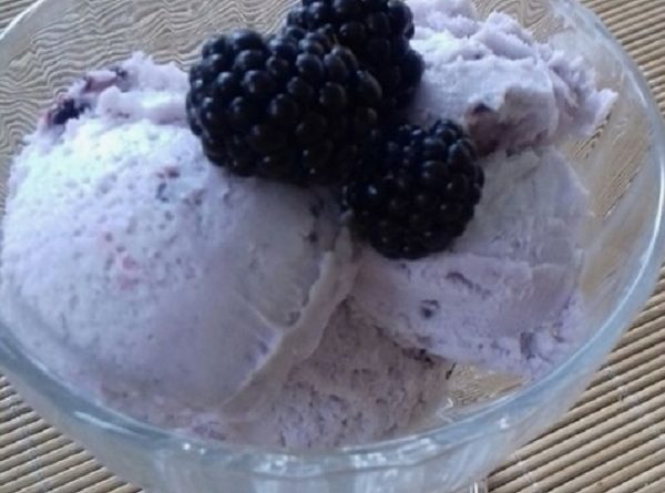 Blackberry Ice Cream with Only 2.4 g Net Carbs per Serving