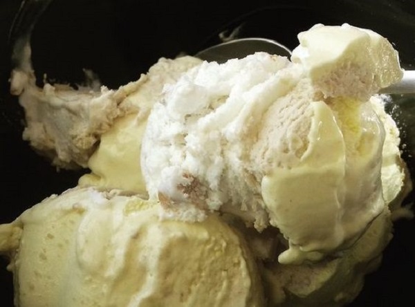 Keto Ice Cream with Vanilla Flavor (No-Churn Ice Cream Recipe)