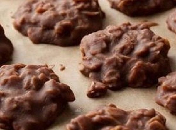 No-Bake Paleo Cookies With Chocolate & Maple Syrup